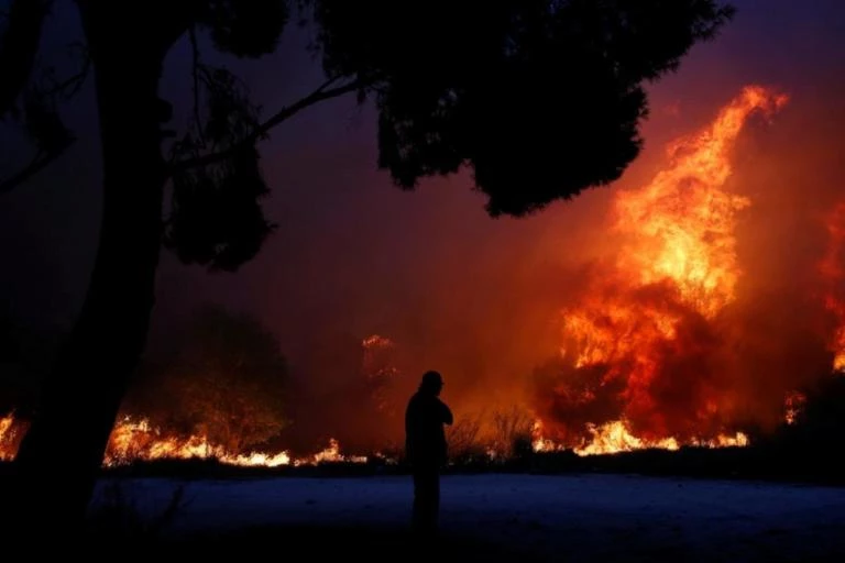 Οργισμένος πασίγνωστος ηθοποιός: «Αυτές τις μέρες, όποιος ανεβάζει βιντεάκια διασκέδασης από μπαρ…»
